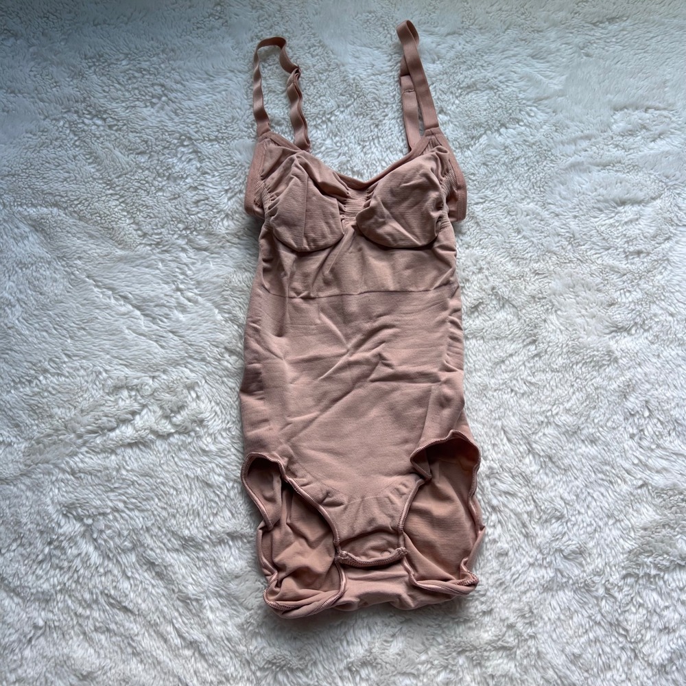 SKIMS Sculpting Bodysuit Brief With Snaps Clay Size XXS/XS SH-BSB-0348 Shapewear